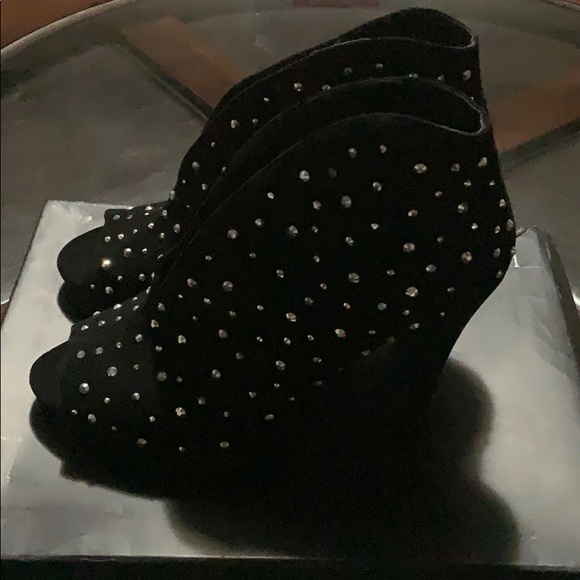 Women’s black heel with rhinestone - Picture 2 of 4